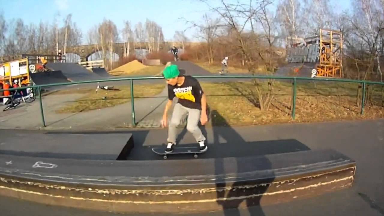 How to do skateboard tricks Easy People complete Skateboard SB2 Toni