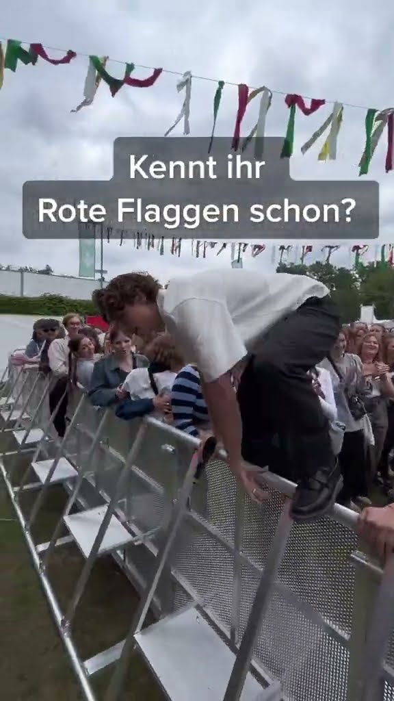 25.05 ROTE FLAGGEN EP