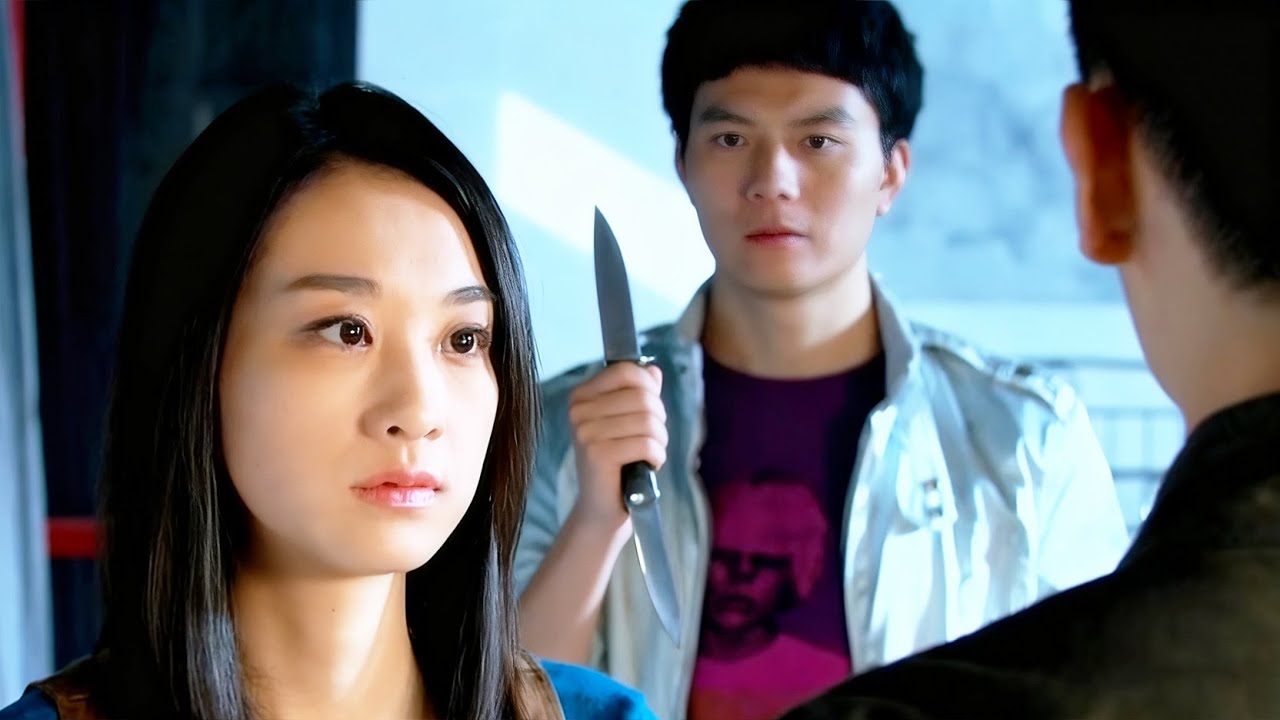 出軌妻子和姦夫密謀離婚，怎料被趕回家的丈夫聽見了一切，場面瞬間失控！#家庭 #出轨 #伦理剧