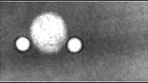 Particle tracking by full-field complex wavefront subtraction in digital holography microscopy
