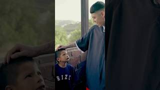 Santa Fe Klan conociendo al niño que le pidió ayuda para tener sus 2 manitas… #santafeklan