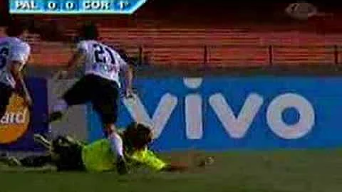 Drible do Valdvia em cima do Corinthians