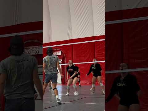 SMART Right side finds HOLE in blockers #volleyballcoach #volleyballanime #spike #block #sports