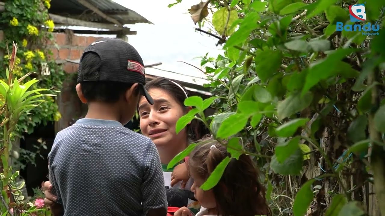Hombre hecho a su familia ala calle sin pensar lo que pasaria despues