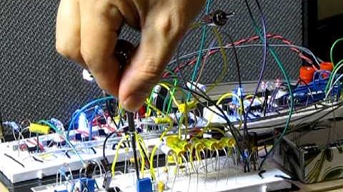 DIY 555 Analog Synth with  16 step  sequencer and simple filtering
