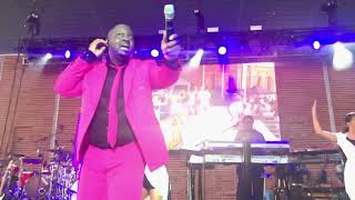 Johnny Gill & Ronnie DeVoe perform “Can You Stand the Rain” live in #stockbridgega