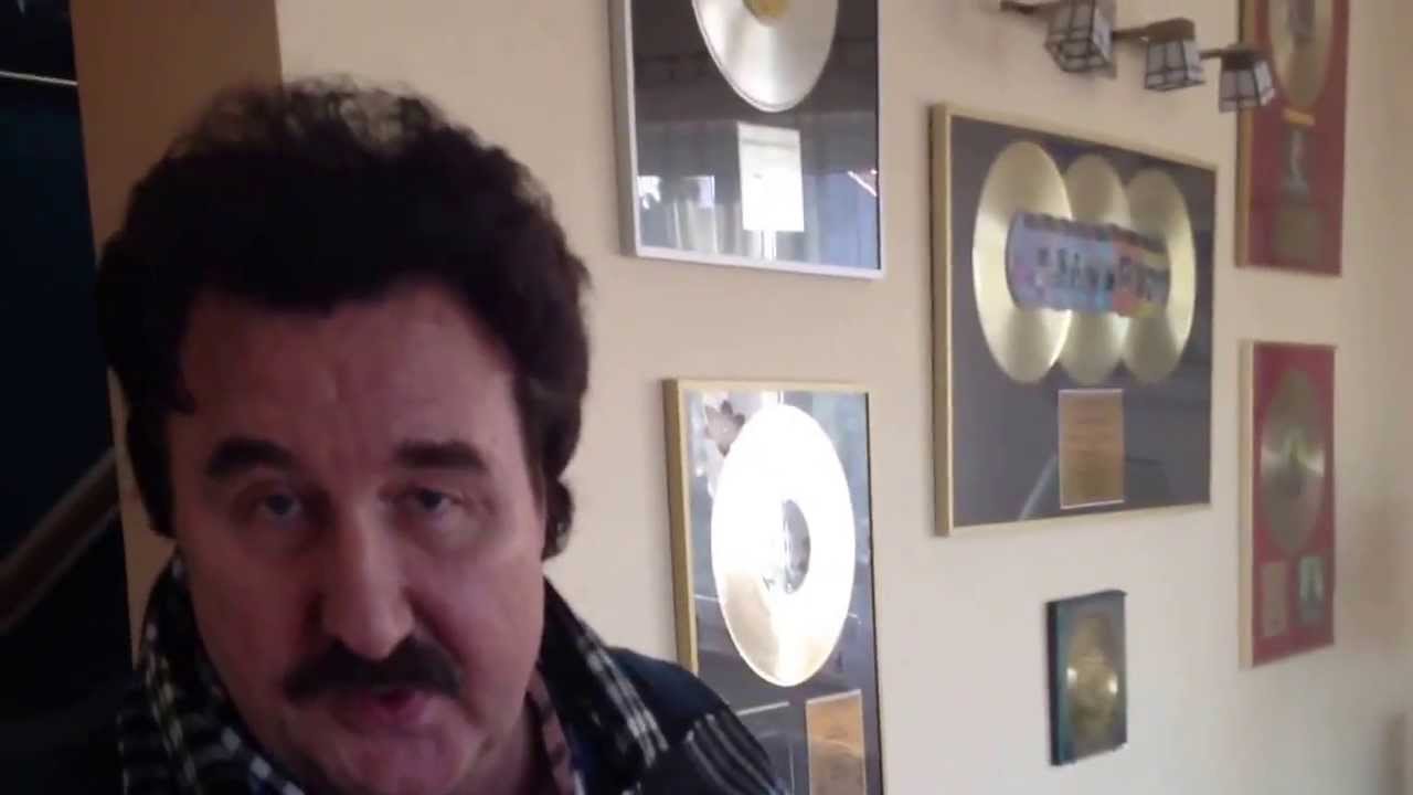 Krzysztof Krawczyk z żoną Ewą i Ryśkiem Kniatem na obiedzie