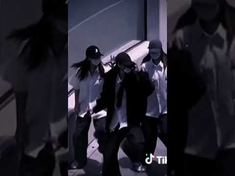 بعد الحب اللي حبيتك مثله بهالدنيا ما صار بمشي في عيونك في الليل وما احلى عيونك بين النار 