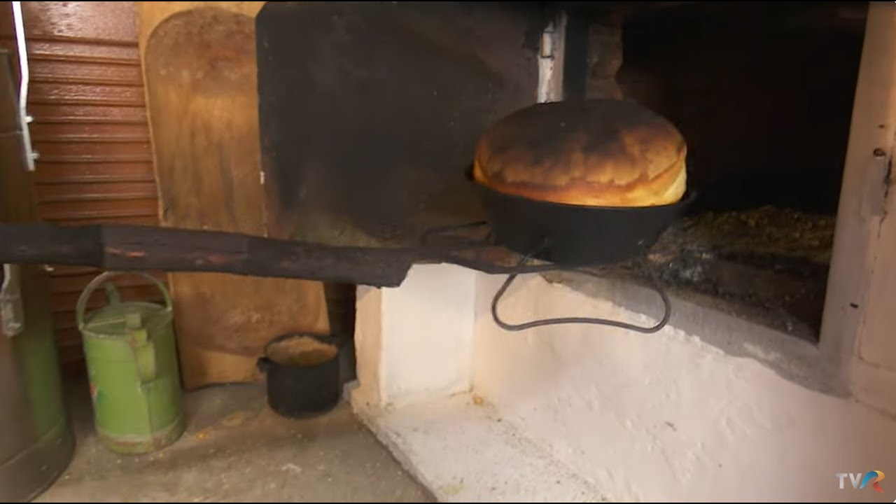 România în bucate: Pită bănăţeană şi langoşi (@TVR Timişoara)