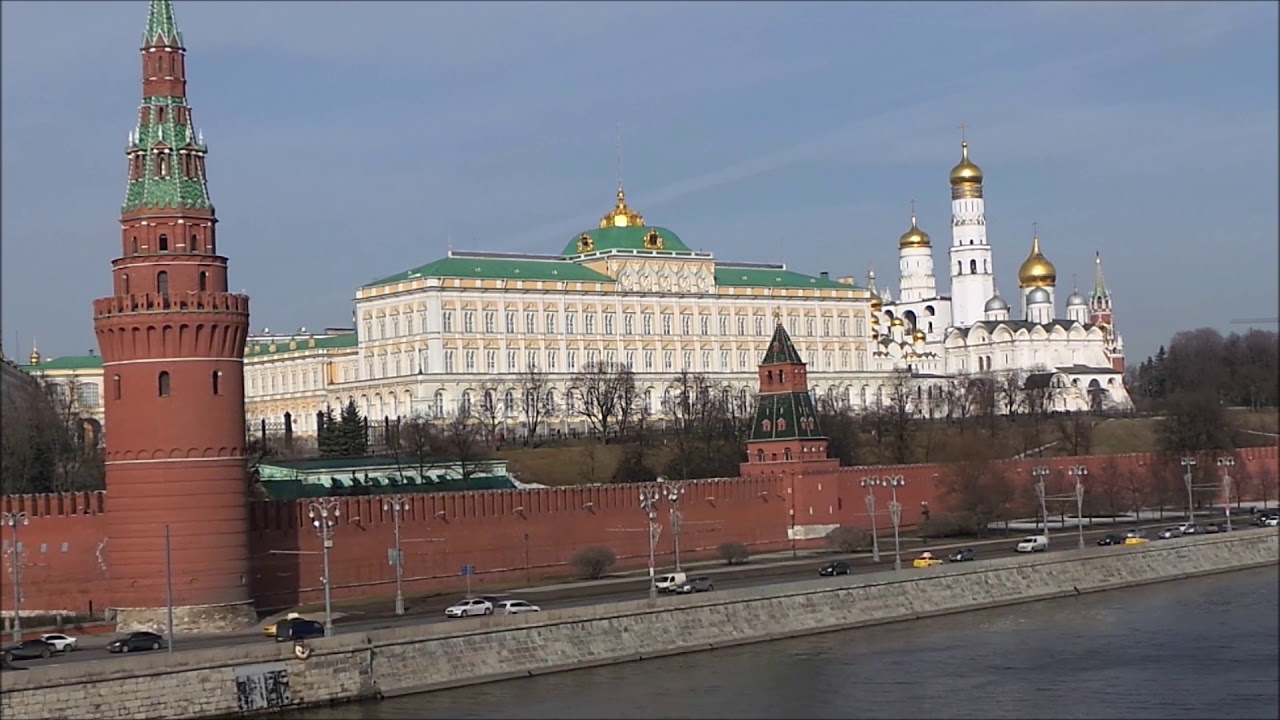 Vistas del Kremlin desde  el Puente de Bolshói Kámenny sobre el rio Moscova