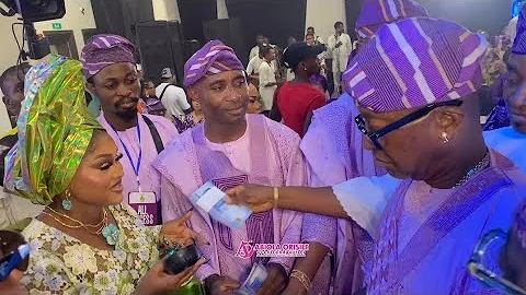 MOMENT ADEKAZ FRIENDS RAIN MONEY ON MERCY AIGBE AT HER MUM'S BURIAL CEREMONY.