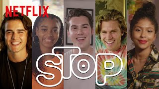 Elenco de Julie and The Phantoms joga o meu Stop! | Netflix Brasil