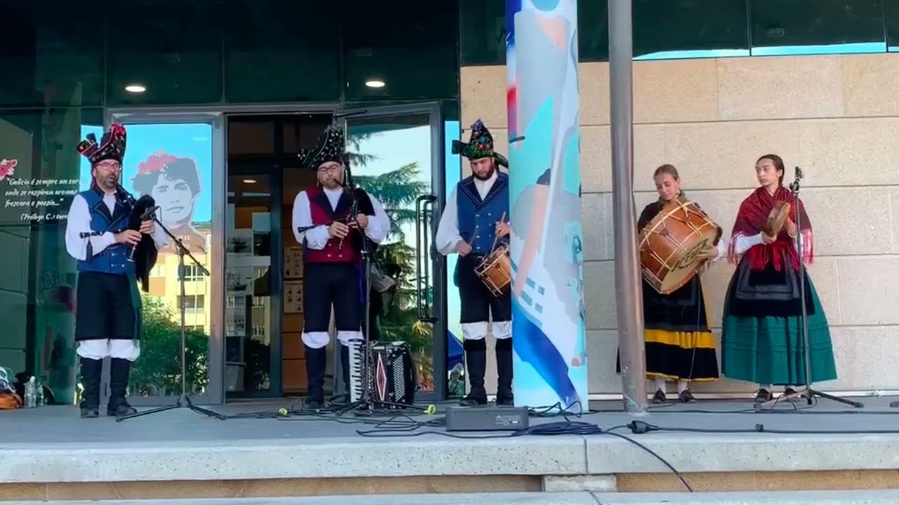 Grupo de gaitas galegas Retrouso: Rumba Rebumba de Xosé Manuel Fernández (2022)