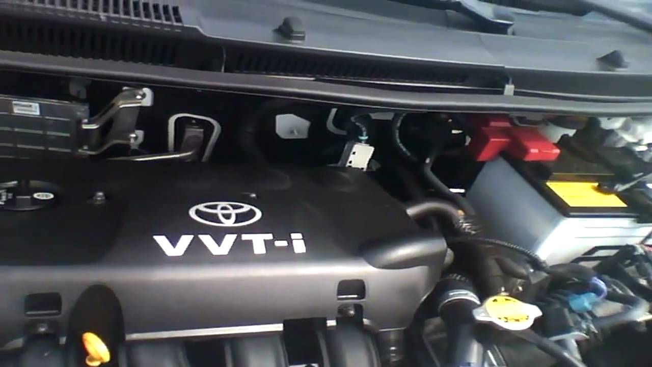 2010 Toyota Yaris Start Up, Quick Tour, & Rev With Exhaust View 14K