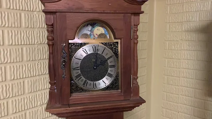 In-depth look at an Emperor chain-driven Grandfather Clock - DayDayNews