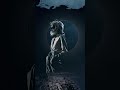 Bulan terlihat bersinar di malam hari , karena cahaya sebenarnya merupakan panulan cahaya Matahari