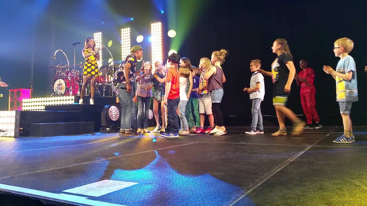 Video till Skön unge dansar med Pharrell