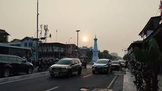 Suasana pagi di Tugu Jogja saat matahari terlihat bulat soft tidak silau screenshot 2