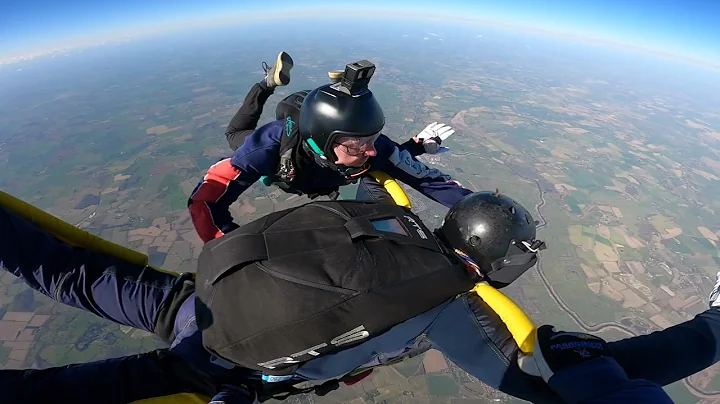 MY FIRST EVER SKYDIVE | AFF Level 1 - Solo Skydiving