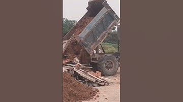 Máy quốc doosan múc đất lên công nông ba bánh#shorts