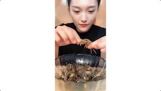 Eating raw Crabs 😱  exotic food | 穆邦 | 묵방 | ムクバン