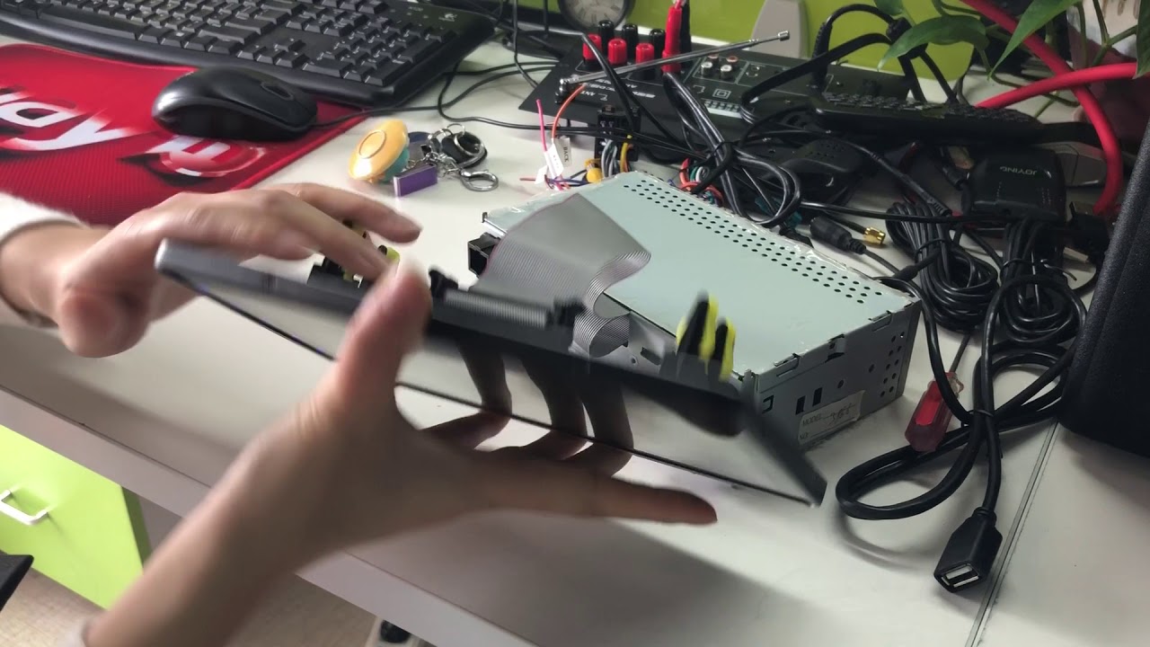 How To Plug And Remove Newest Display Cable On JOYING Android Car how-to-plug-and-remove-newest-display-cable-on-joying-android-car