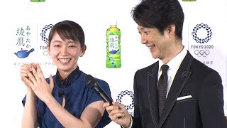 吉岡里帆、左手を上げて「結婚指輪みたい…」