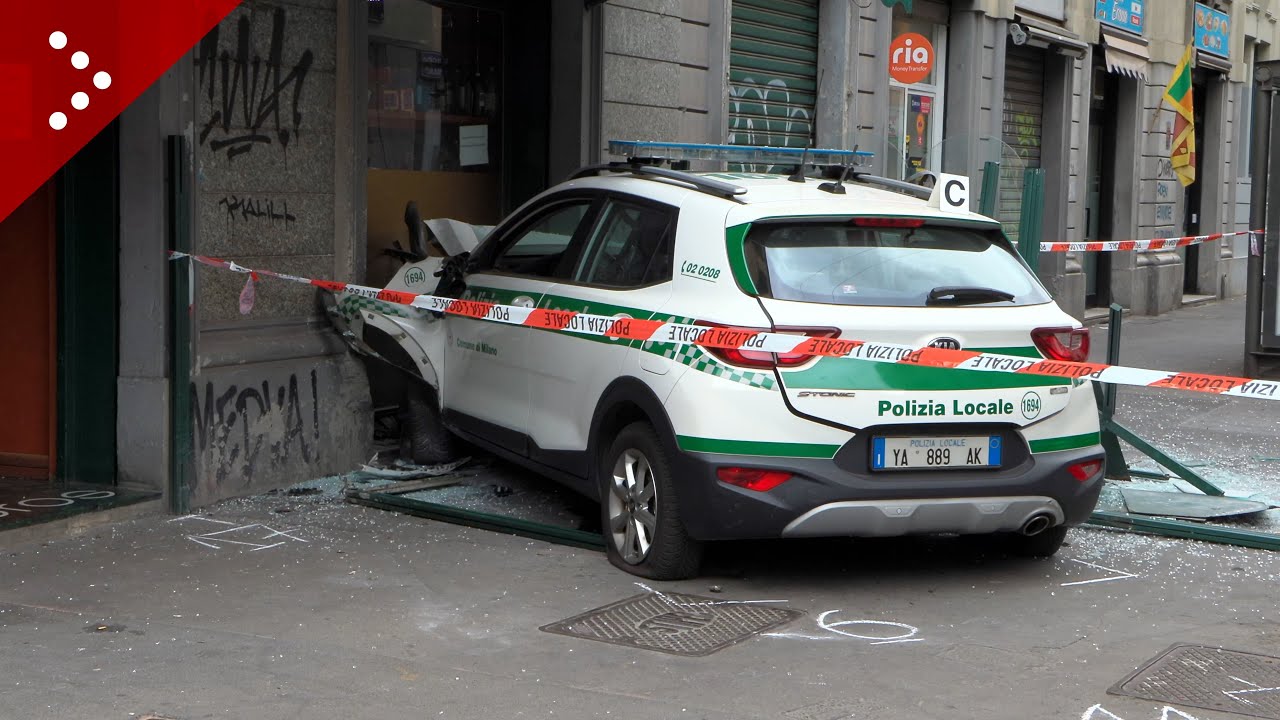 Inseguimento. a Milano termina con incidente: coinvolta auto polizia locale