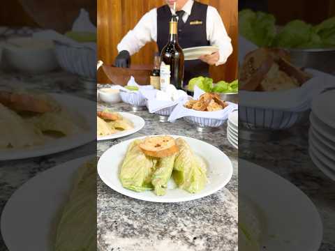 ¡Así se prepara la original Ensalada César! Creada hace 102 años en Tijuana, Baja California.