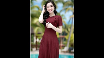 Váy Xếp Ly Gắn Hoa Ở Ngực