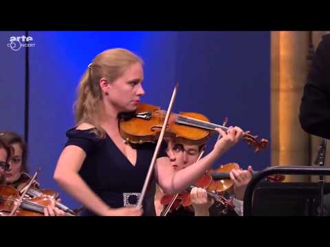 Julia Fischer performs
