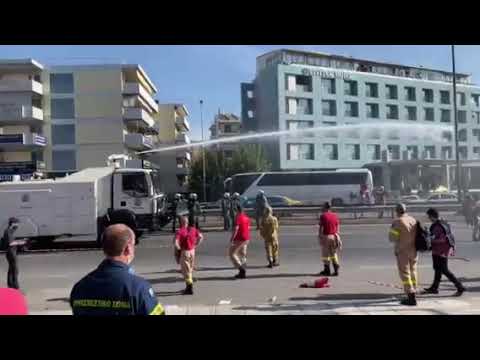 Επεισόδια έξω από το Υπουργείο Πολιτικής Προστασίας