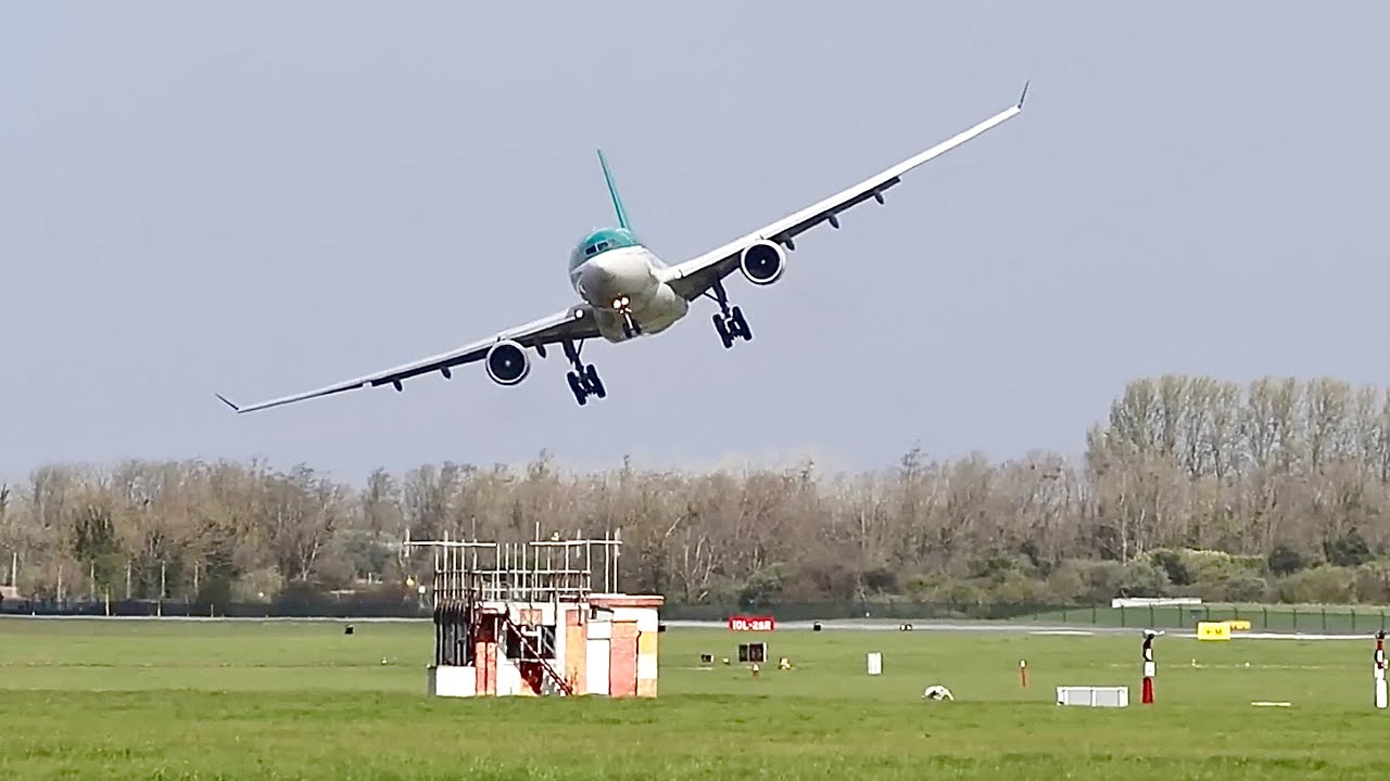 Qatar Airways Airbus A380 Cockpit Landing at London Heathrow🇬🇧
