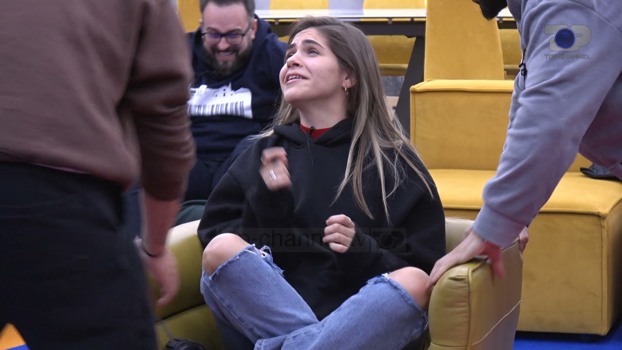 Momente gazmore/Pajtimi dhe Donaldi ftojnë banorët te loja me kolltuk - Big Brother Albania Vip