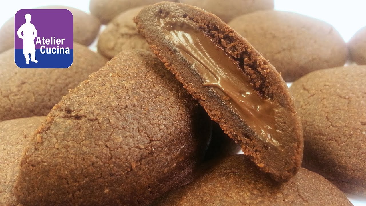 Biscotti frollini al cacao con cuore morbido di Nutella
