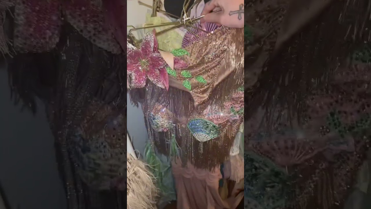 took me long enough to make i just like to look at her with the flash on sometimes… #SHOWGIRL