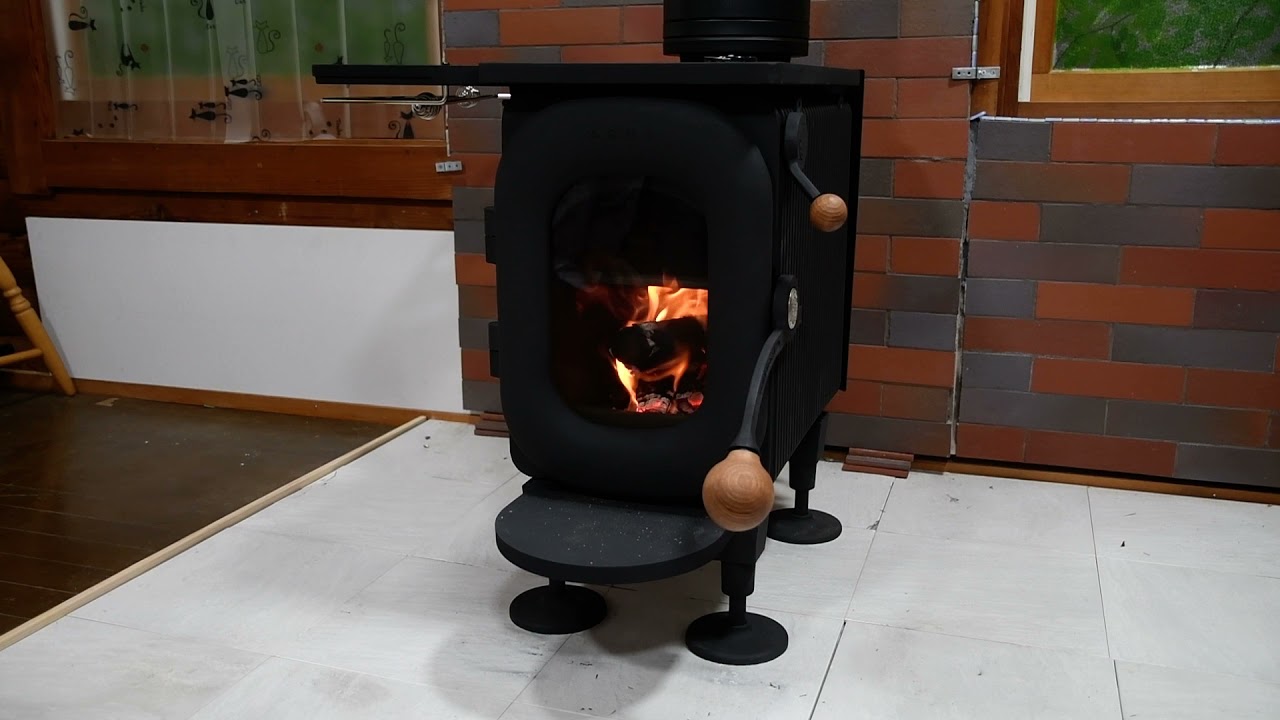 国産唯一の鋳物薪ストーブメーカー岡本AGNI-hutteの設置＆火入れ