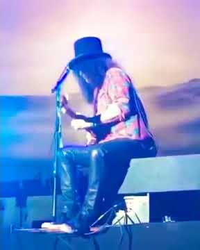 SLASH PLAYING PATIENCE MELODY #SHORTS