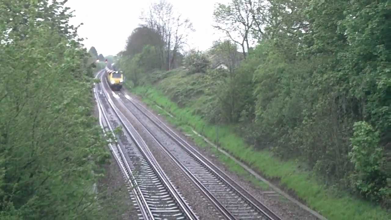 FREIGHTLINER 70013 SCREAMS PAST SOUTHFIELD RD,GLOUCESTER WITH 4V57  090512