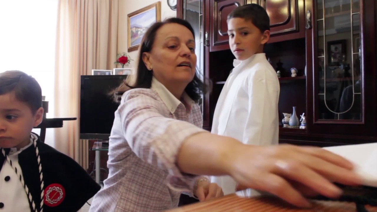 Es la hora - Viste la túnica