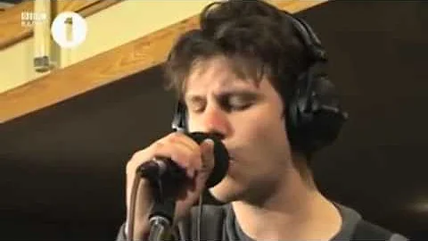 Jamie T - Stick 'N' Stones. Radio 1 Studio Session