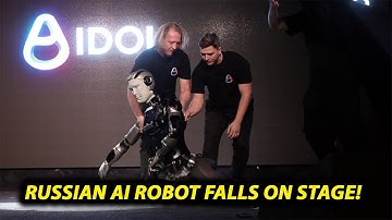 Russische AI-robot VALT tijdens livedebuut — AIDOL Humanoid Faceplant op het podium | Viral Robot...