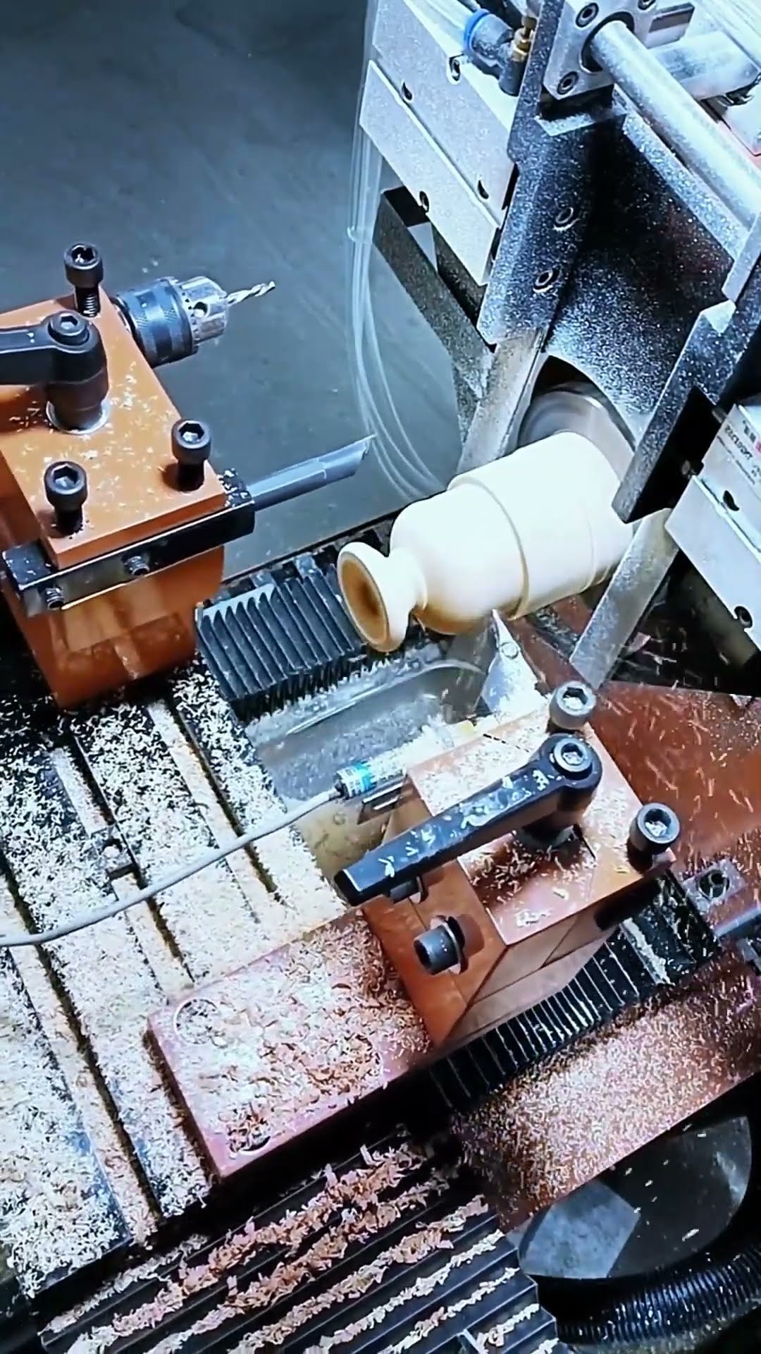 Curtain head automatic cutting process- Good tools and machinery make work easy