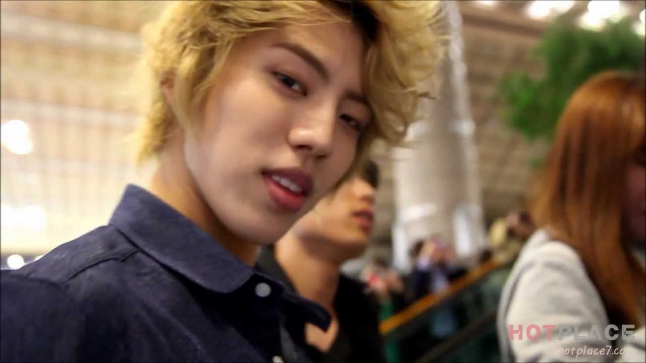 120424 김포공항 출국 동우:: 동우가 내심장어택......