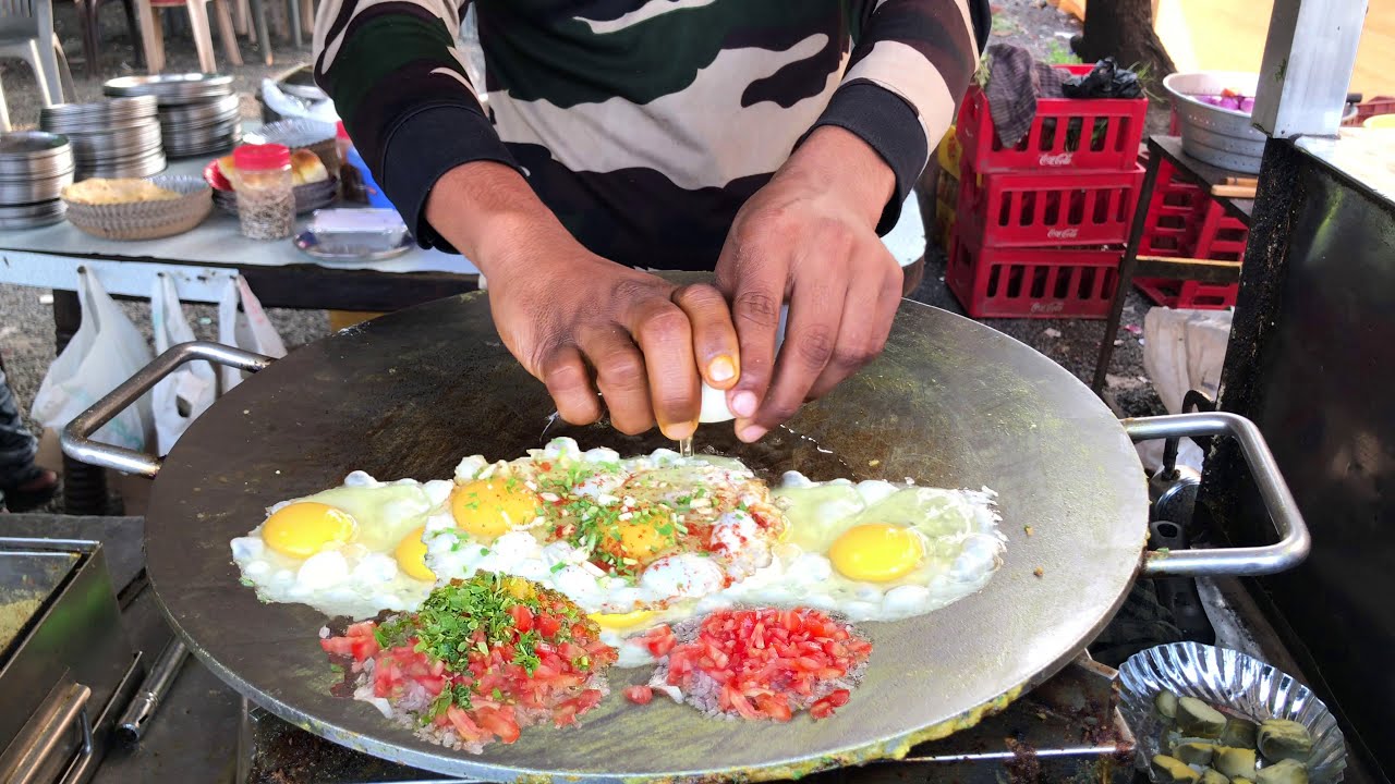 Italian Cheesy Omelette Curry - Finger licking Surat City Food  || Yummy Indian Street Food | Tasty Street Food