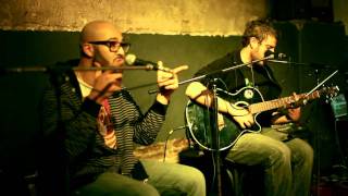 El Far3i & Deeb (Live in Cairo)- Idi Zooba Za'a / Tadafok Al-Mukhatat chords