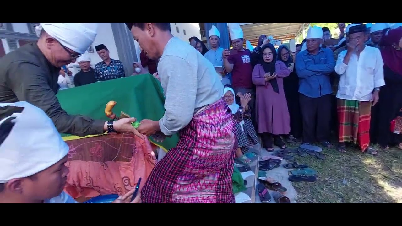 diawali  pemanna pada prosesi pemakaman tomakaka Ke 18 ulumanda ( Fachri DP )