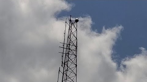 Red and white lattice tower with an ITL ILS-3600 LED beacon