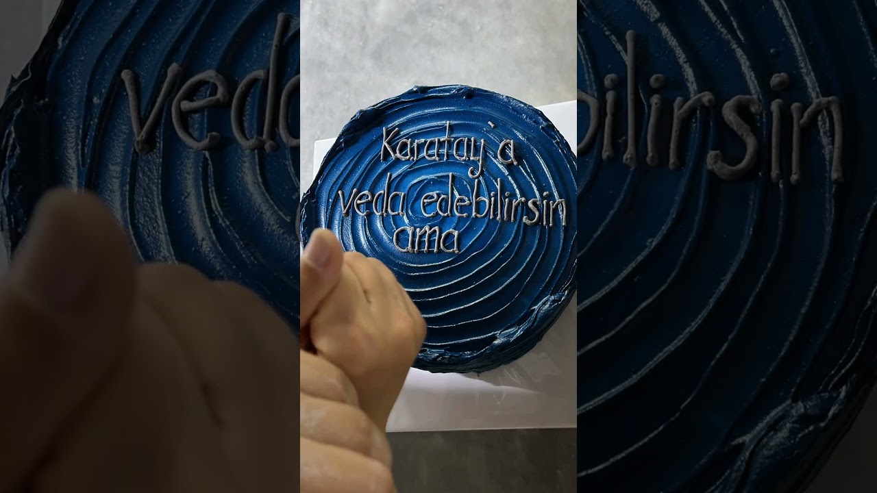 Pastaya krem şanti ile yazı. Bento cake is writing 