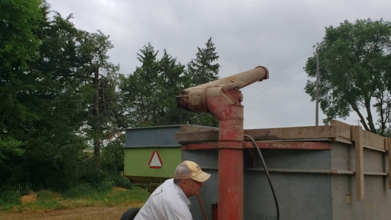 Heider Stinger 2 Ton Auger Wagon